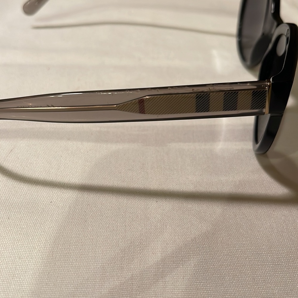 BURBERRY POLARIZED 4210 3001/T3 52 22 140 Women’s black full rim frame, gray Len - Picture 3 of 8